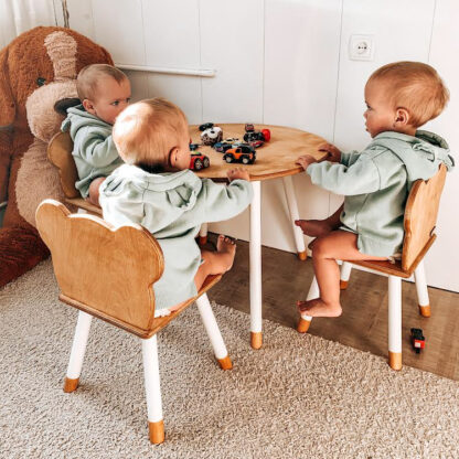 Väikestele lastele toolid ja lauad